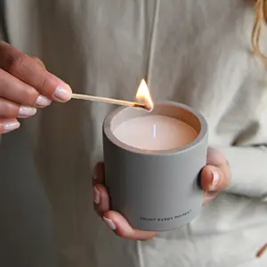 Candle Celia L grey - Enjoy every moment - afbeelding 2